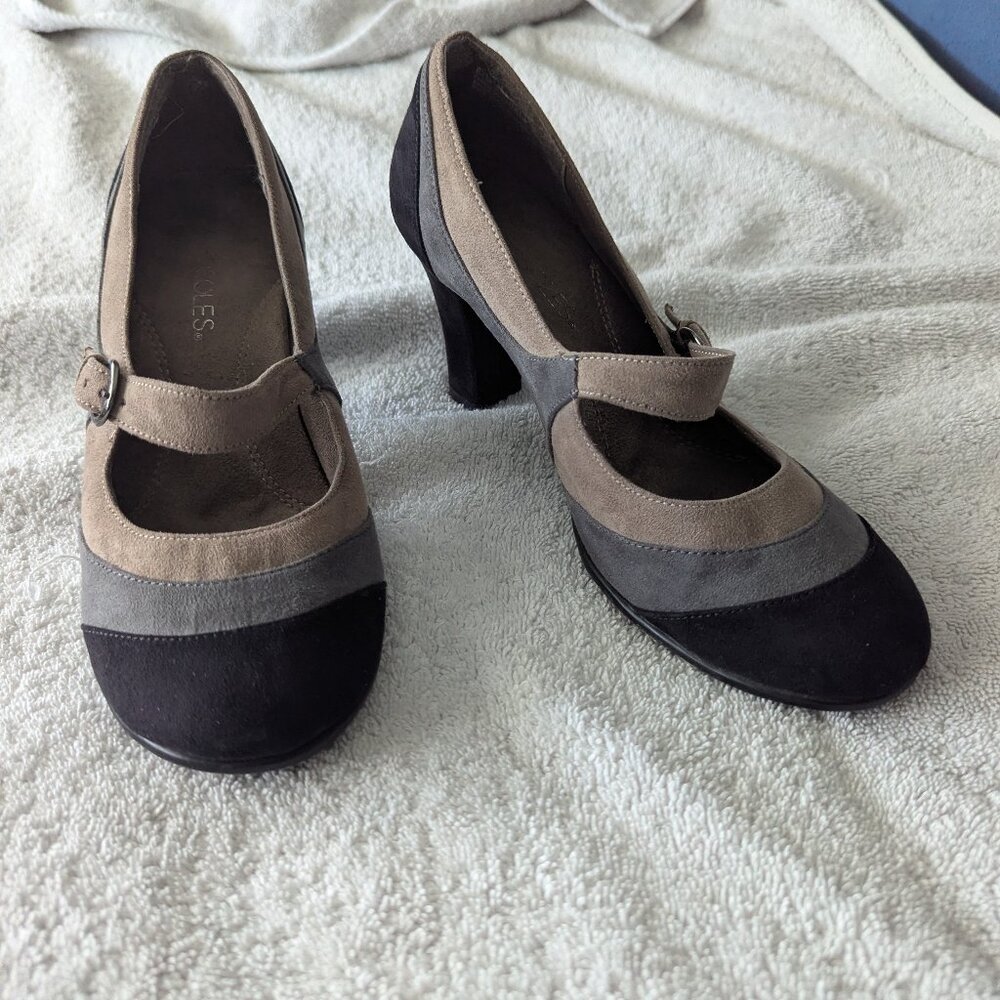 Aerosoles Classic MaryJane Pumps - 3 Tone faux Suede - 6 1/2 Medium
